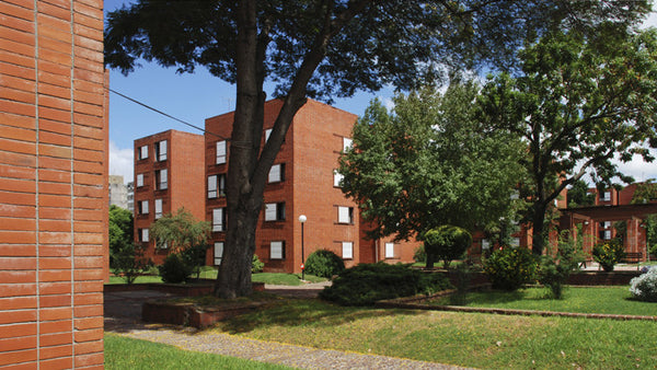 Venta Apartamento 2 Dormitorios muy Iluminado en Complejo VICMAN, Camino Carrasco