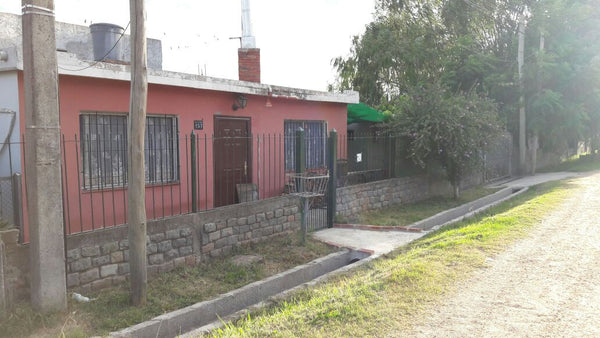 Amplia Casa en Barrio Santa Catalina. Precio: 39.000 Dólares.